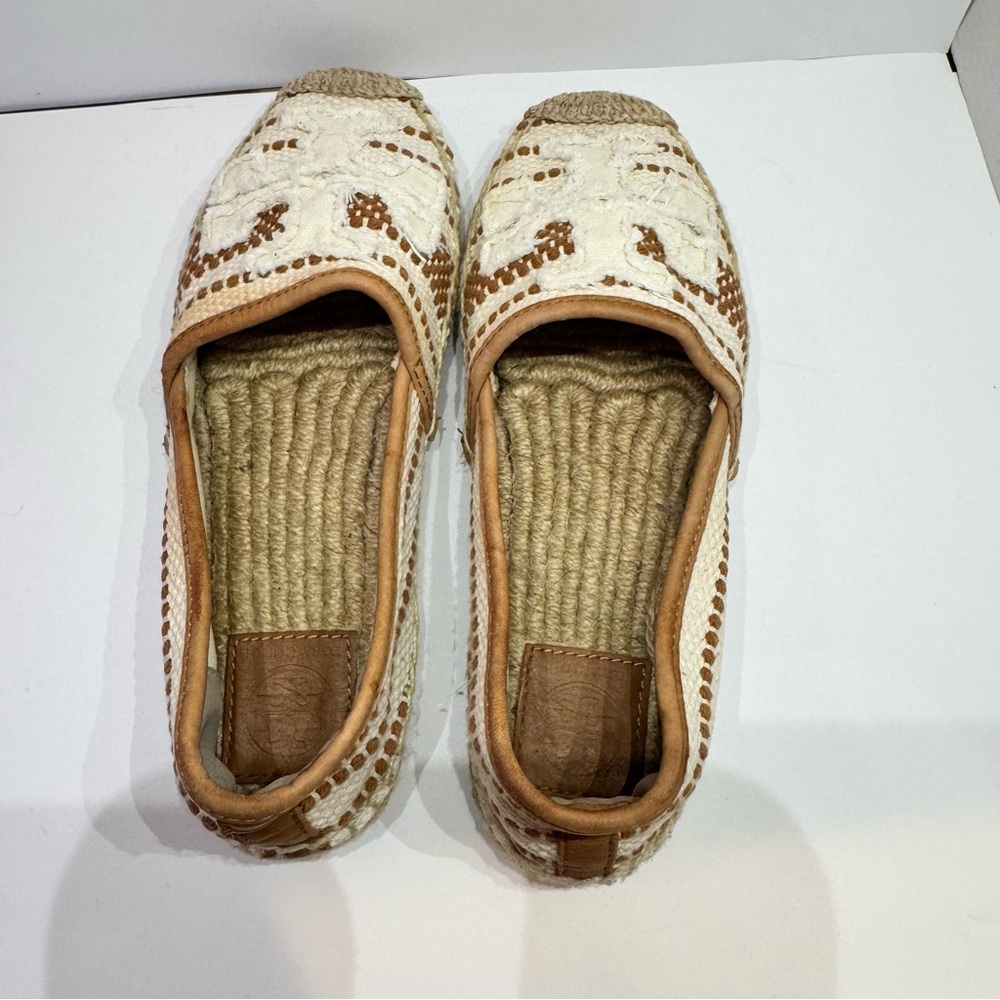 TORY BURCH tan / white Shaw canvas logo slip on espadrilles 7 - Picture 6 of 8